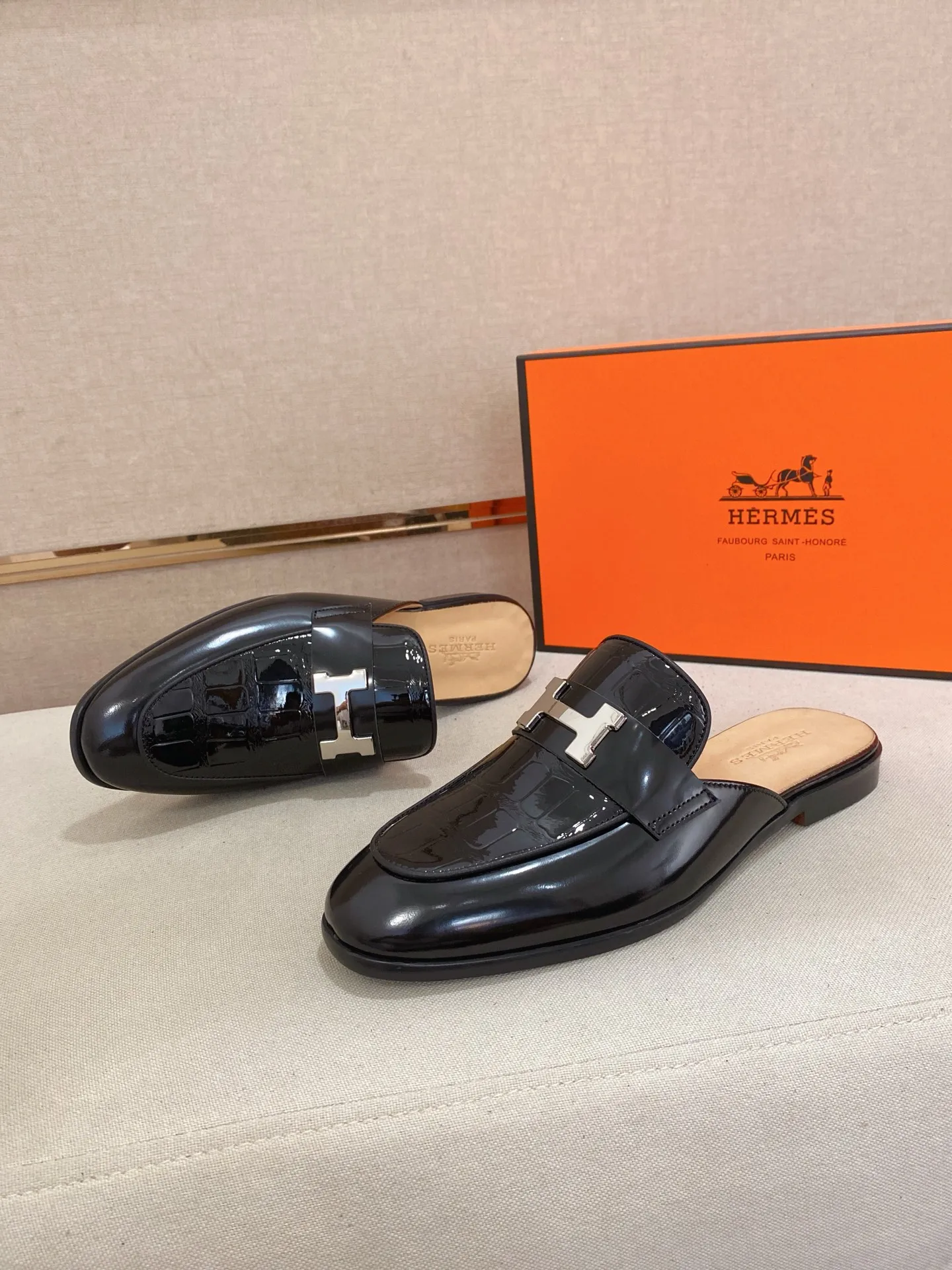 Men's clothing and shoes💰: 500💰《HERMES》【Classic original single version】Hermès half-drag; top 🔝purchasing agent🔍🔍 latest 🇺🇸 counter sale simultaneously, original ▲▲cowhide imported from Italy ▲▲Exquisite workmanship (Italian 🇮🇹Imported water-dyed 🐂cowhide lining) sole: original sole provided by the original factory, ⚠️exclusive double-layer activity·TPR·rubber·combined molded outsole; Yardage: 38-44. Can be customized45